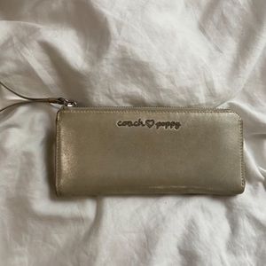 Rare coach and poppy wallet